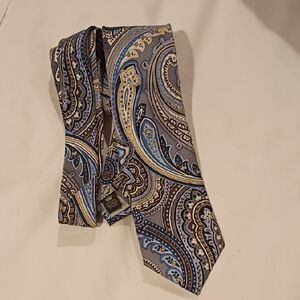 Elegant Paisley Silk Tie in Blue and Brown